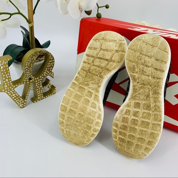 NIKE ROSHERUN SNEAKERS w/ BOX - Picture 7 of 8